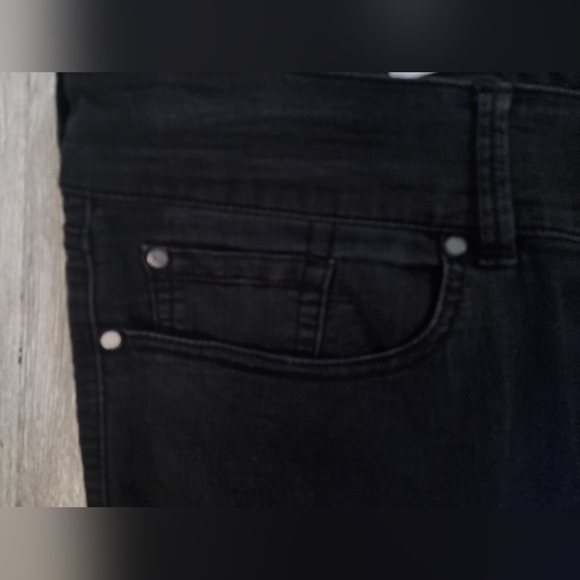 TORRID 3 Button Black Wide-Leg JEGGING⭐️ GREAT Shape ⭐️ Size 30 Tall - Picture 3 of 5